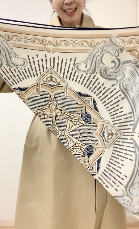 スカーフを取り入れます