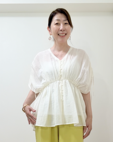 50代の骨格ナチュラルの私が、似合うふんわりブラウスを着てみました